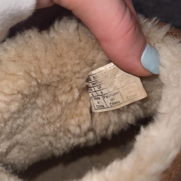 Right ugg boot - Picture 5 of 5